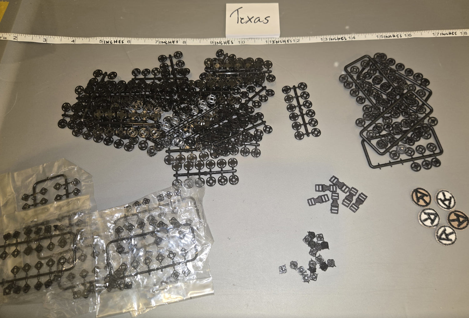 1:6 Scale Uniform Snaps Lot - Diorama Item