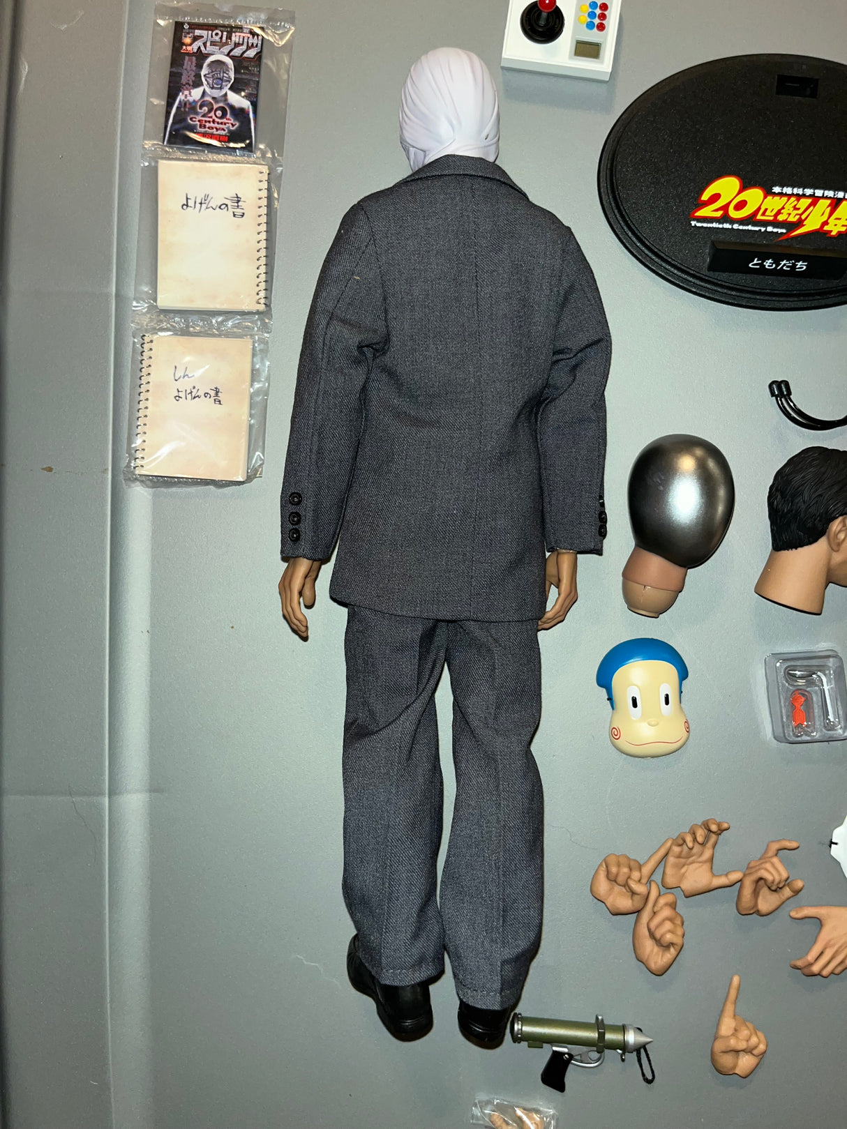 1/6 Scale 20th Century Boys Friend - Hot Toys Loose