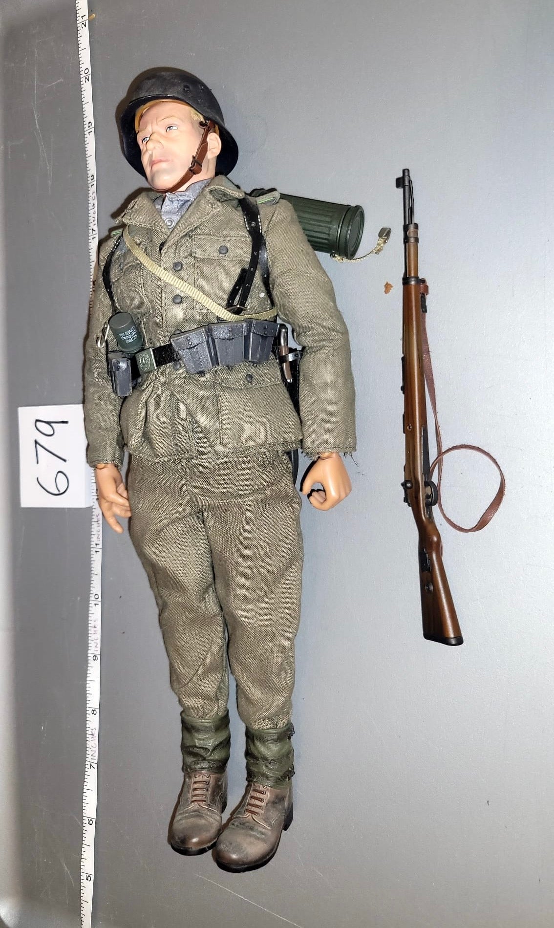 1:6 Scale WWII German Heer Grenadier Dressed Figure - Dragon