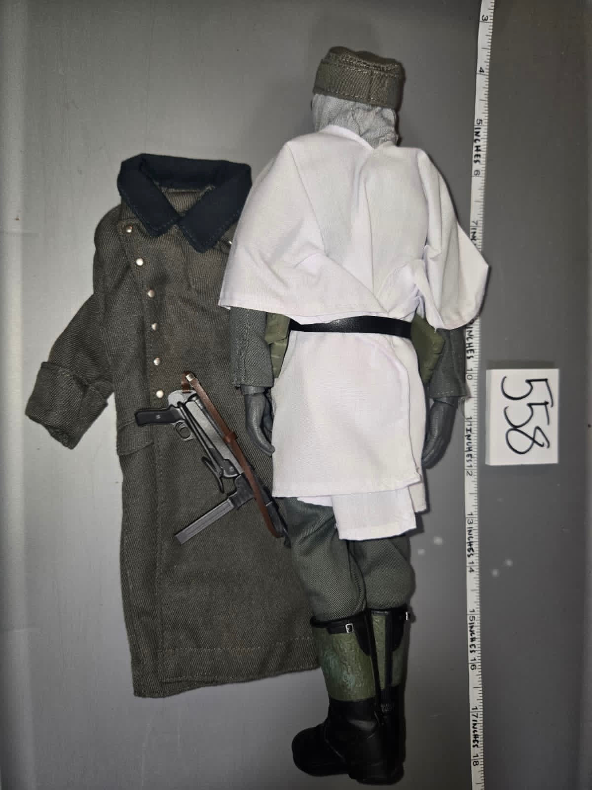 1:6 Scale WWII German Winter Heer Dressed Figure - Dragon