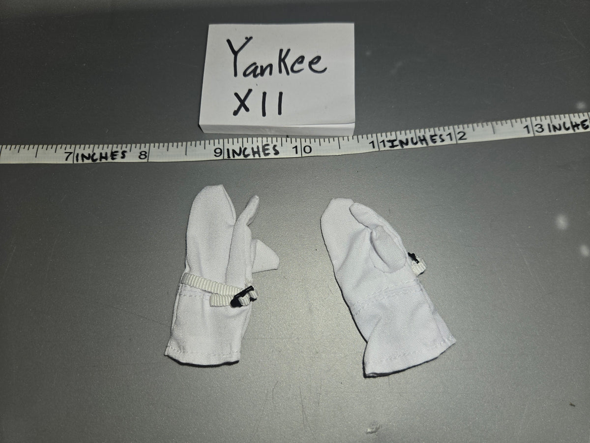 1:6 Scale WWII German Mittens / Gloves - Dragon