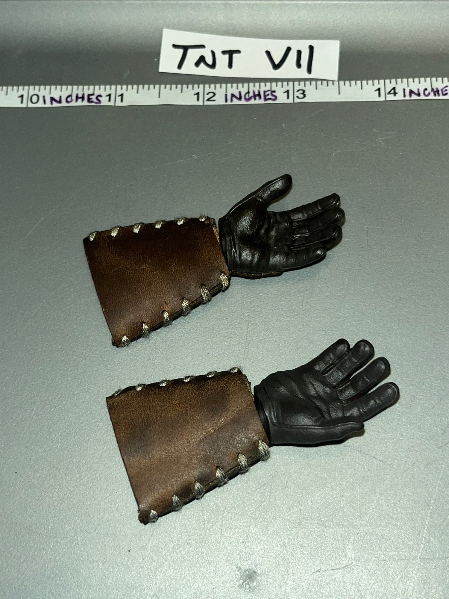 1:6 Scale Medieval Blacksmith Gloved Hands - Pop Toys