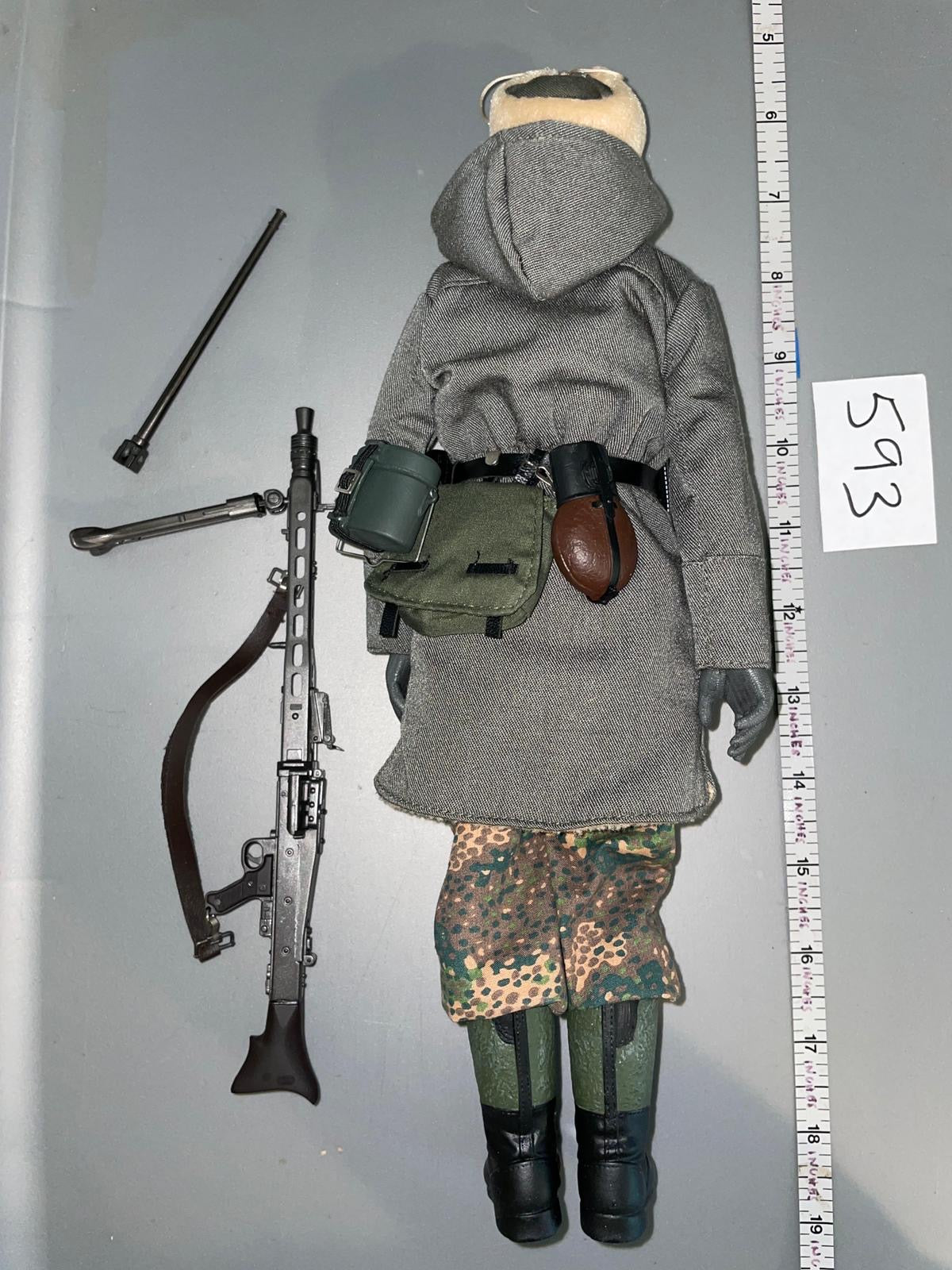 1:6 Scale WWII German Grenadier Machine Gunner Winter Hungary - Dragon