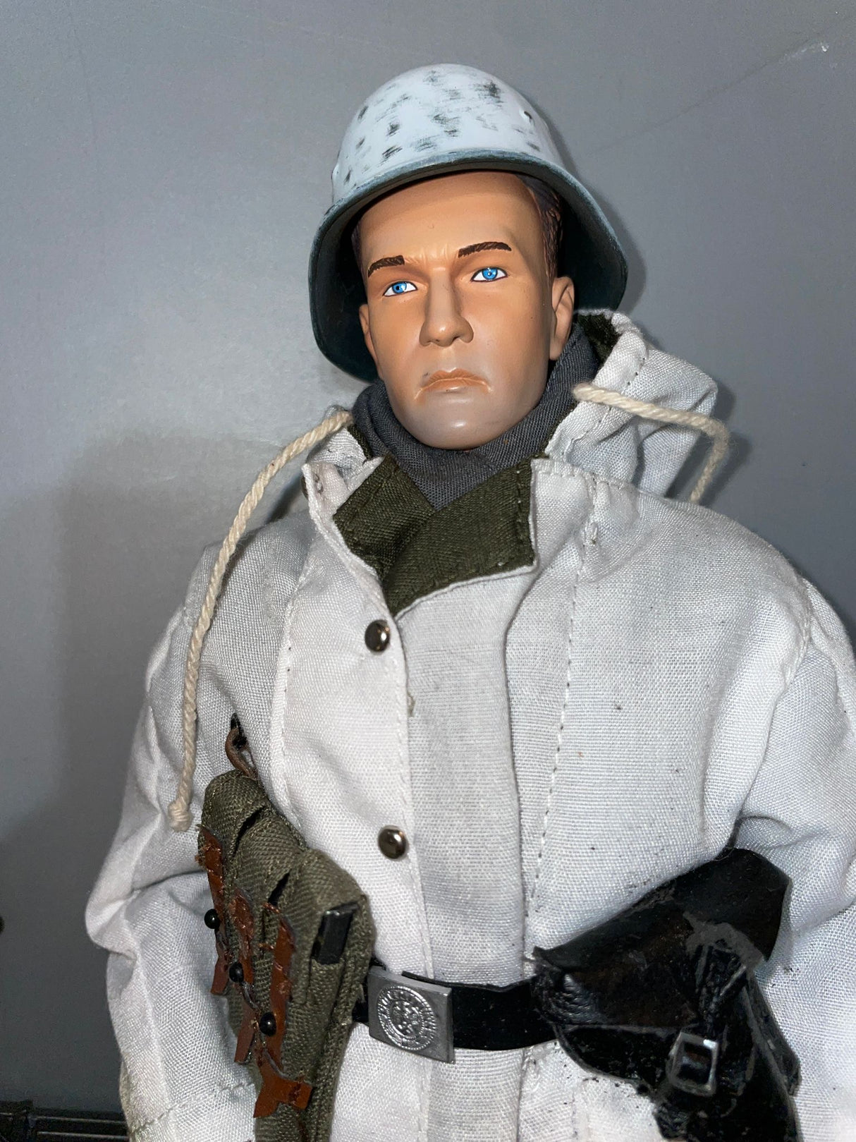 1:6 Scale WWII German Winter Heer Dressed Figure - Dragon