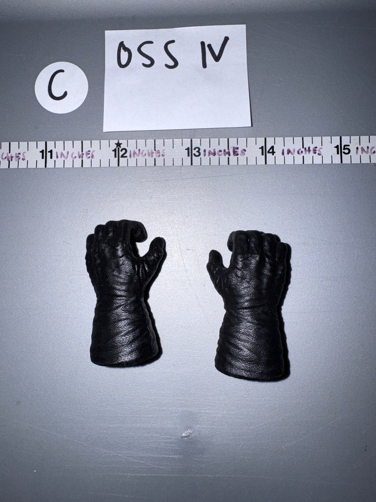 1/6 Scale Gloved Hands - Science Fiction Ghostbusters Ghost Hunting Squad - Present Toys