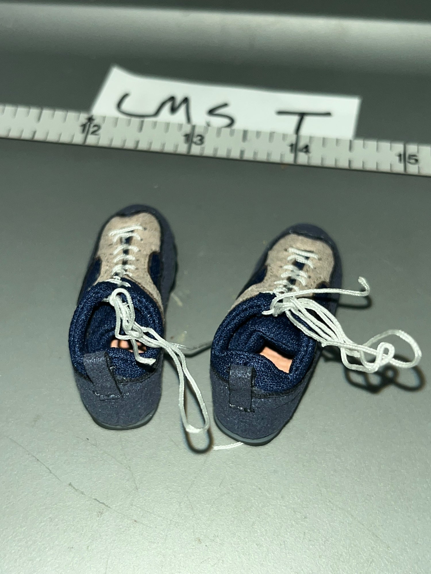 1/6 Scale Modern Era Bosnian Sniper Tennis Shoes -  Flagset - Civilian