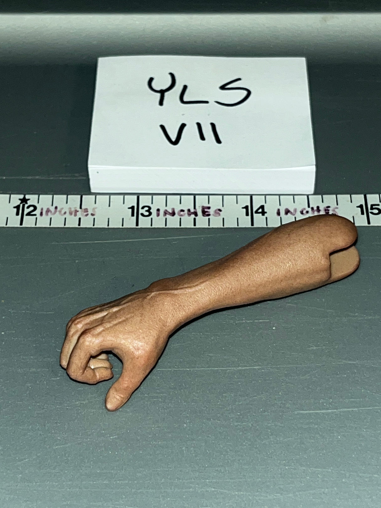 1/6 Scale Right Side Seamless Arm Gripping - Present Toys Wasteland Ranger
