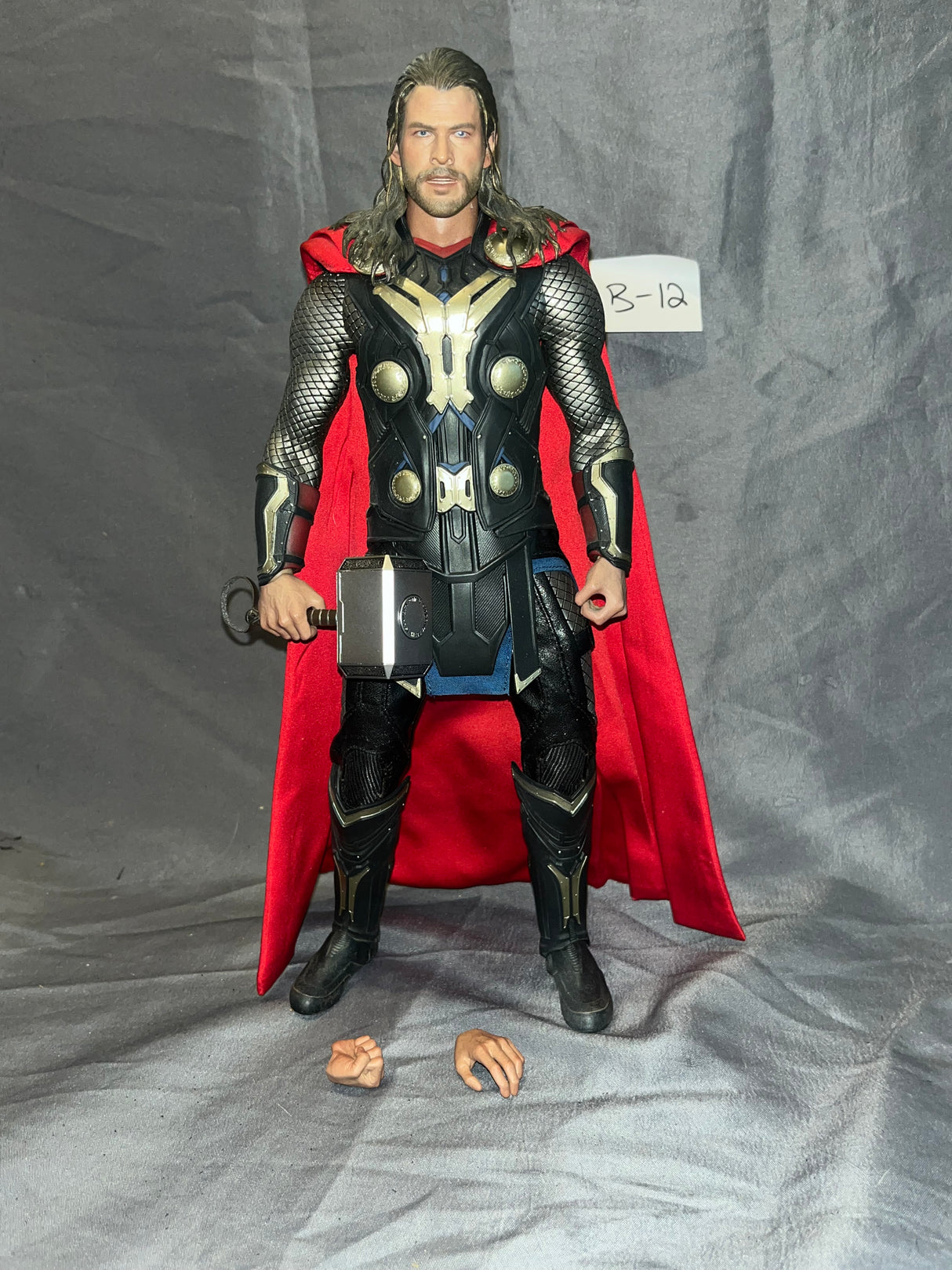 1/6 Scale Hot Toys Thor Dressed Figure - Marvel Comics