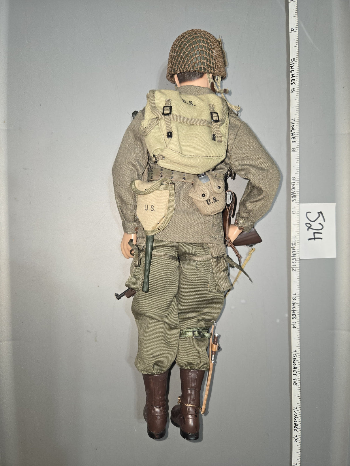 1:6 Scale WWII US Paratrooper Dressed Figure - Dragon