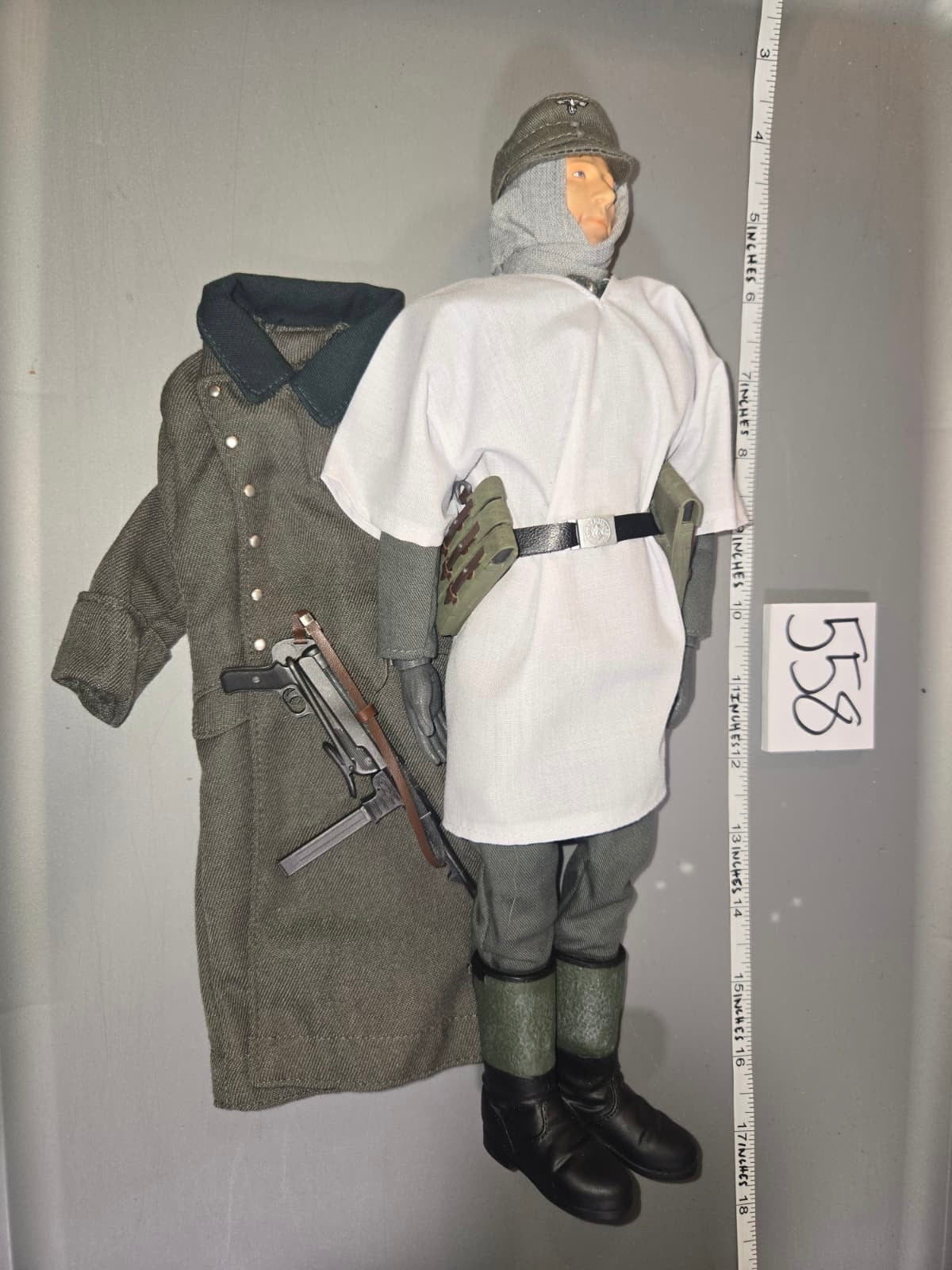 1:6 Scale WWII German Winter Heer Dressed Figure - Dragon
