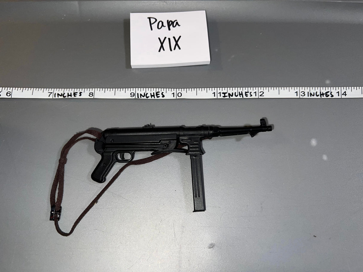 1:6 Scale WWII German Metal MP-40 - DID