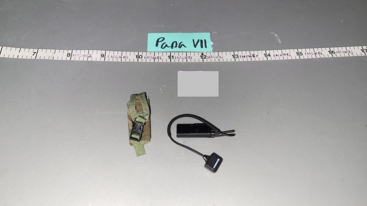 1/6 Scale Modern Radio and Pouch