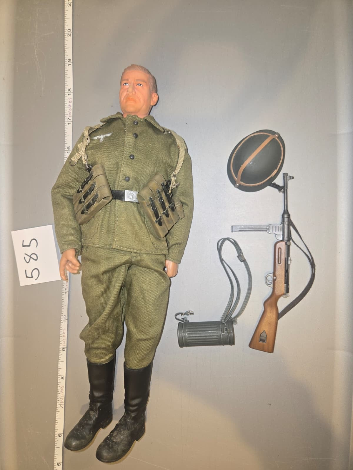 1:6 Scale WWII German Heer Grenadier Dressed Figure - Dragon
