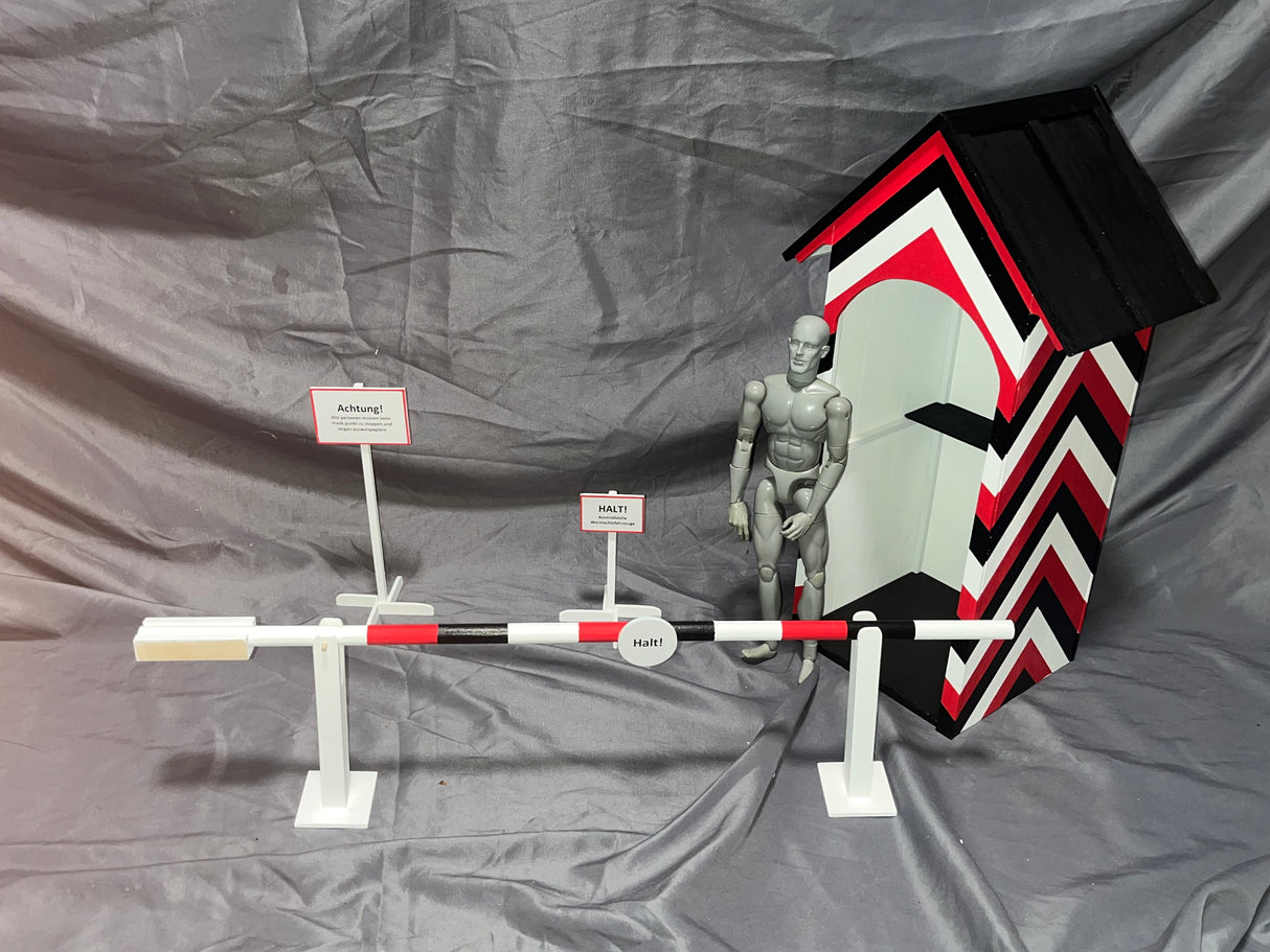1/6 Scale WWII German Wood Guard Shack Set - Dale Guyer