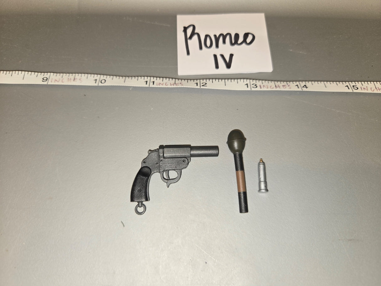 1/6 Scale WWII German Leuchtpistole Flare Gun with Stick Grenade and Flare Round - Romeo IV