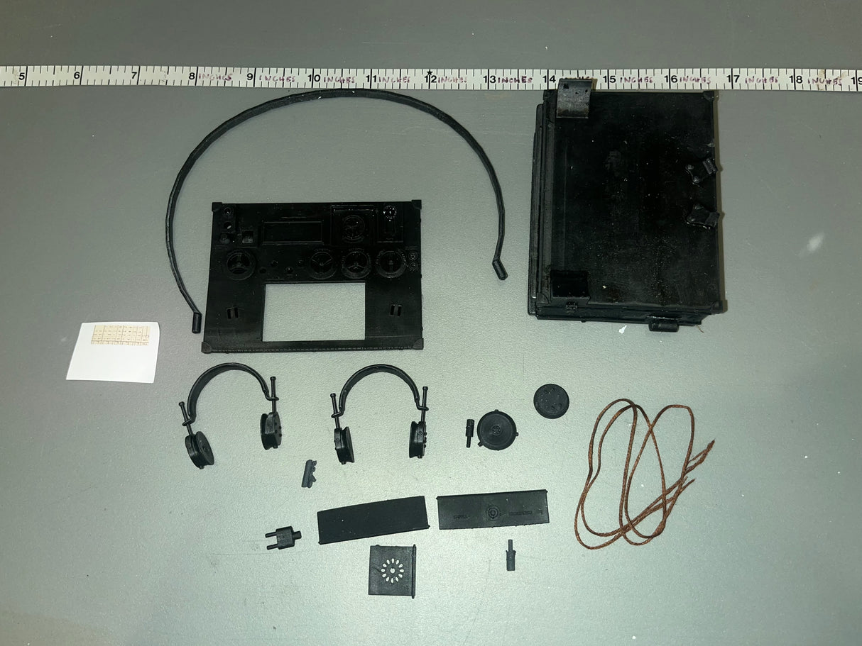 1/6 Scale WWII Italian Radio Stazione RF1 mad. 1936 - Model Kit - Juan’s One Sixth Exlcusives / Crusader Collectibes
