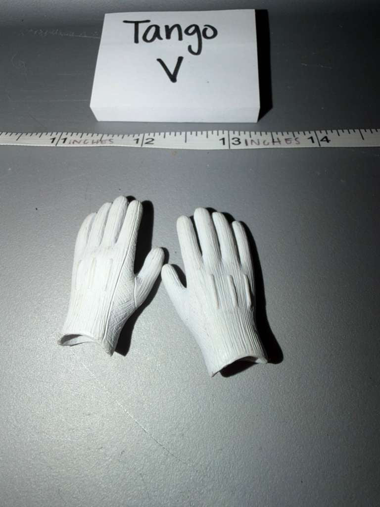 1:6 Scale Modern Gloved Hands - Marine Dress Uniform