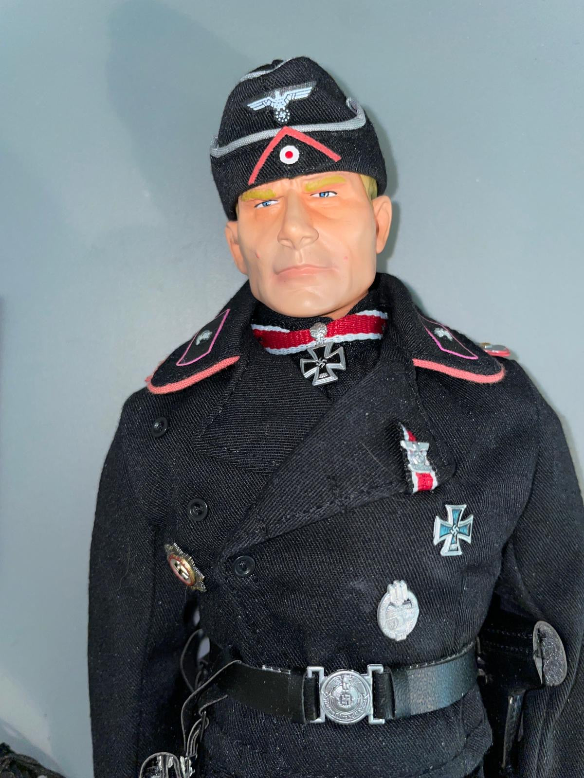 1:6 Scale WWII German Tanker Dressed Figure - Battle of Bulge Hessler - Dragon Cyber Hobby