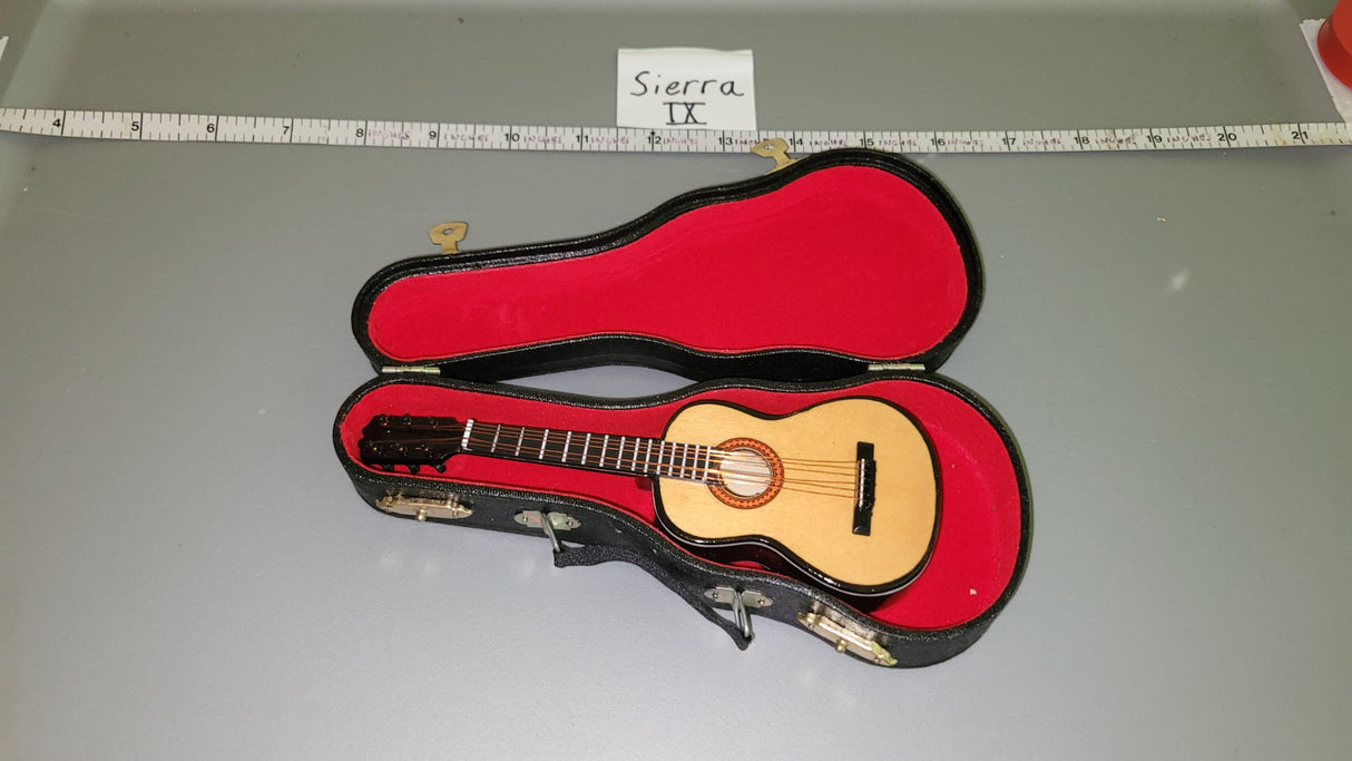 1/6 Scale Modern Era Guitar and Case - Diorama / Western