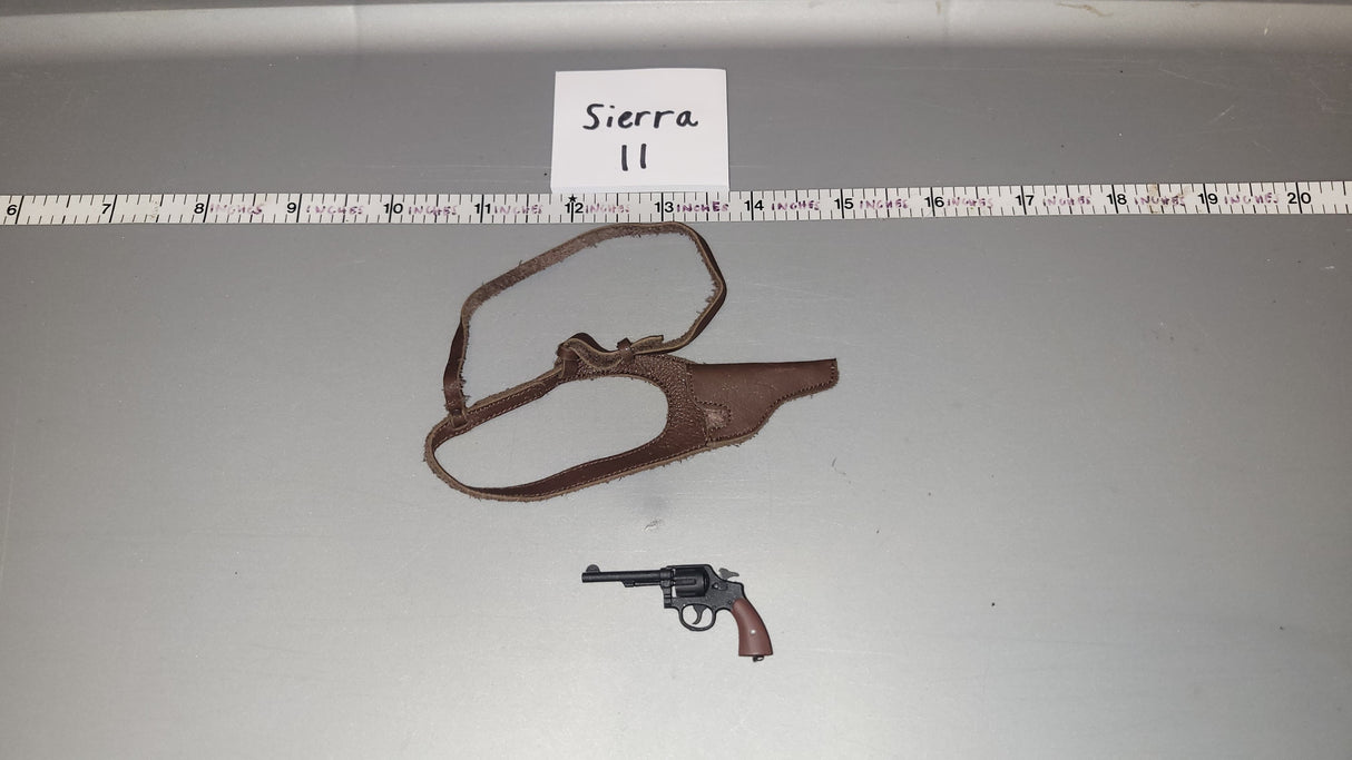 1:6 Scale WWII US Revolver and Shoulder Holster - War Daddy - DID