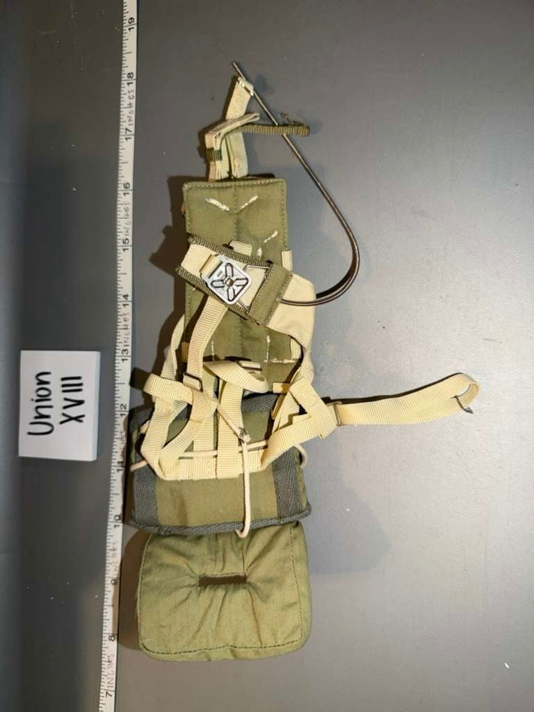 1:6 WWII German Pilot Aviator Parachute