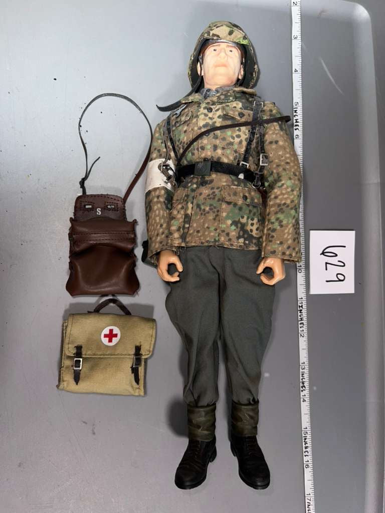1:6 Scale WWII German Waffen Medic Dressed Figure - Dragon