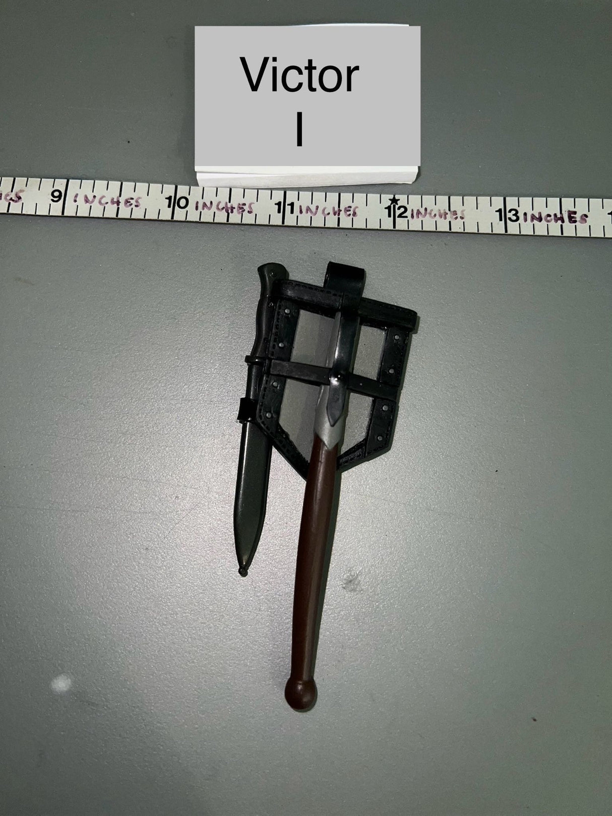 1/6 WWII German Entrenching Tool and Bayonet