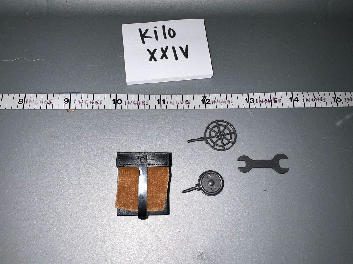 1:6 WWII German Machine Gun Tool Pouch