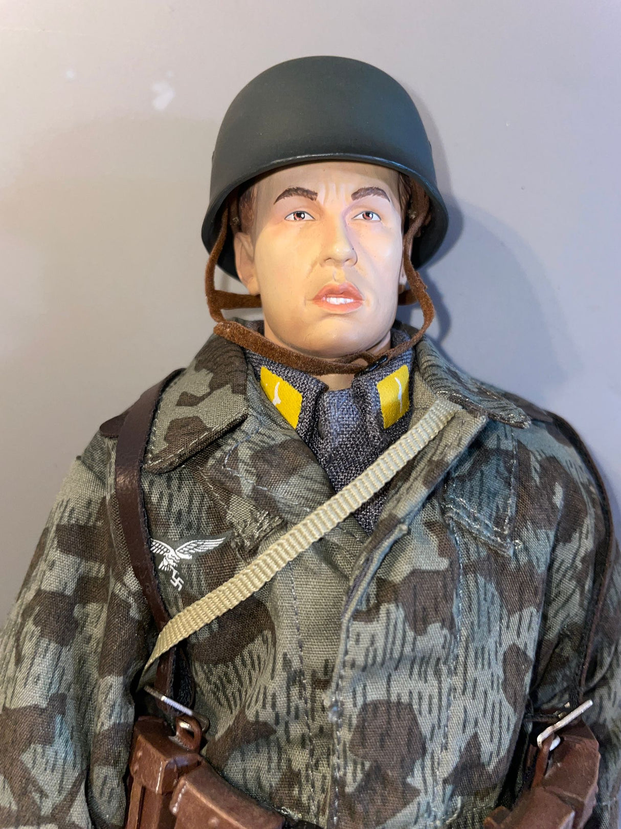 1:6 Scale WWII German Fallschirmjager Paratrooper Dressed Figure - Dragon