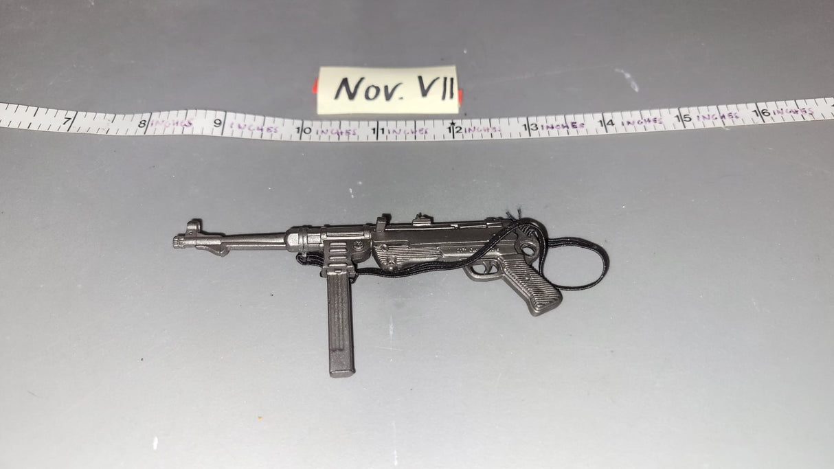 1/6 Scale WWII German MP-40 -