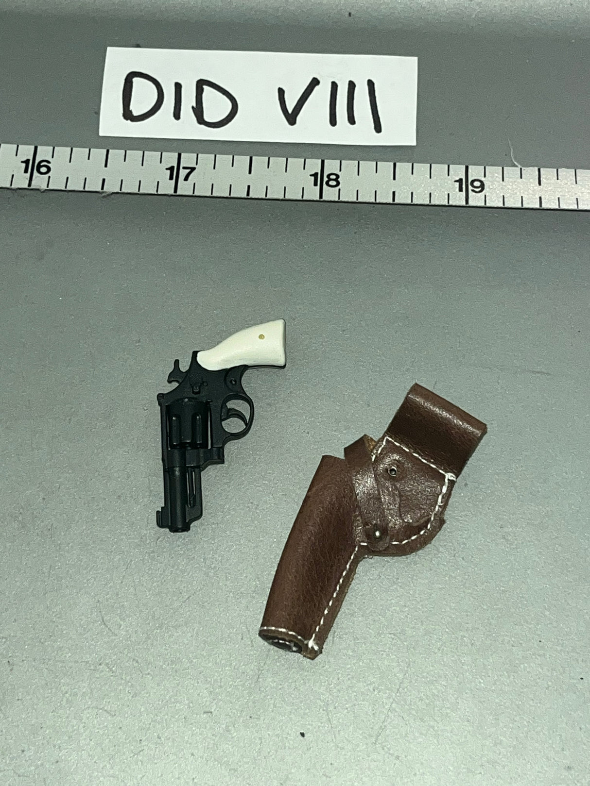 1/6 Scale WWII US Revolver and Holster - DID Patton