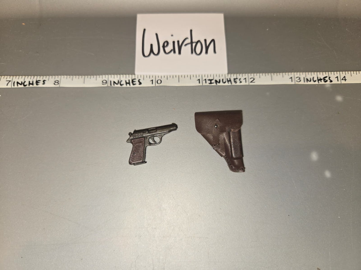1/6 Scale WWII German Pistol and Holster - DID