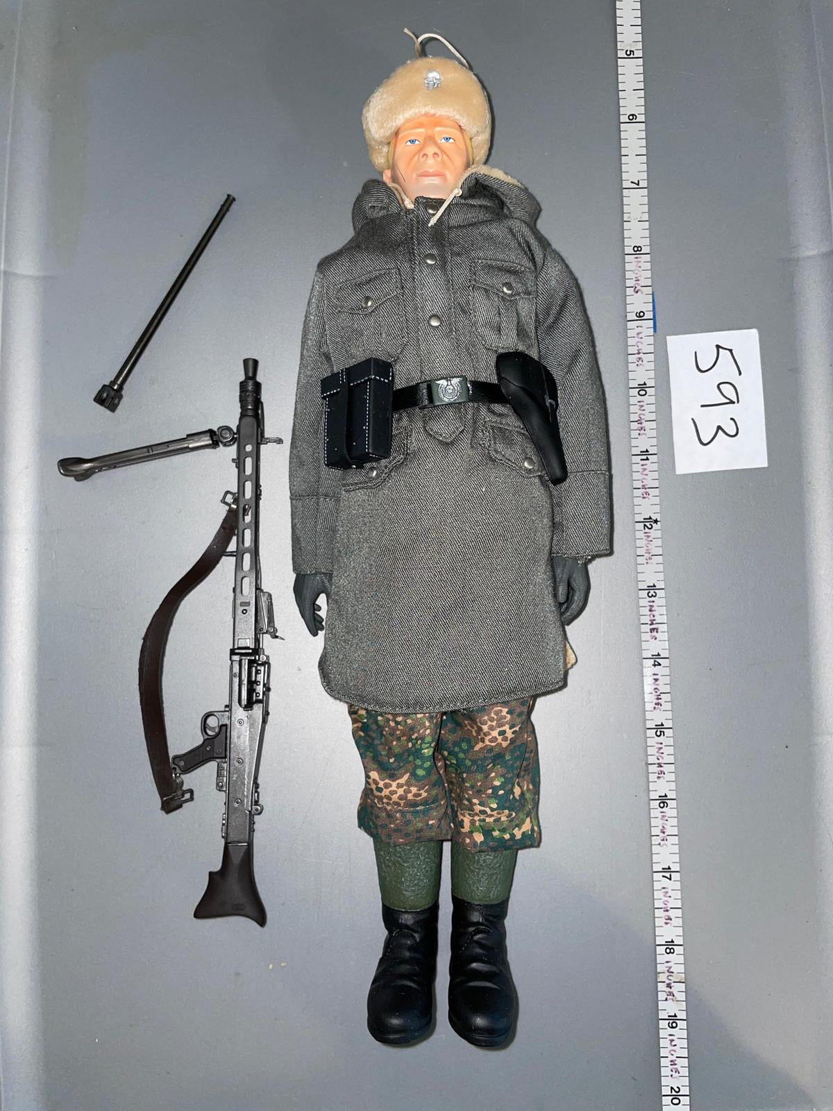 1:6 Scale WWII German Grenadier Machine Gunner Winter Hungary - Dragon