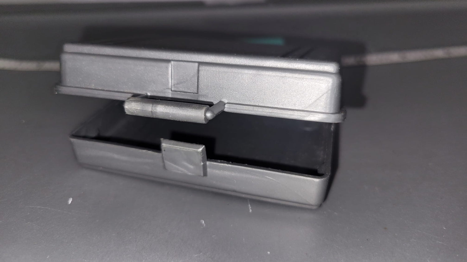 1/6 Scale Modern Era Hardside Case / Suitcase - Diorama