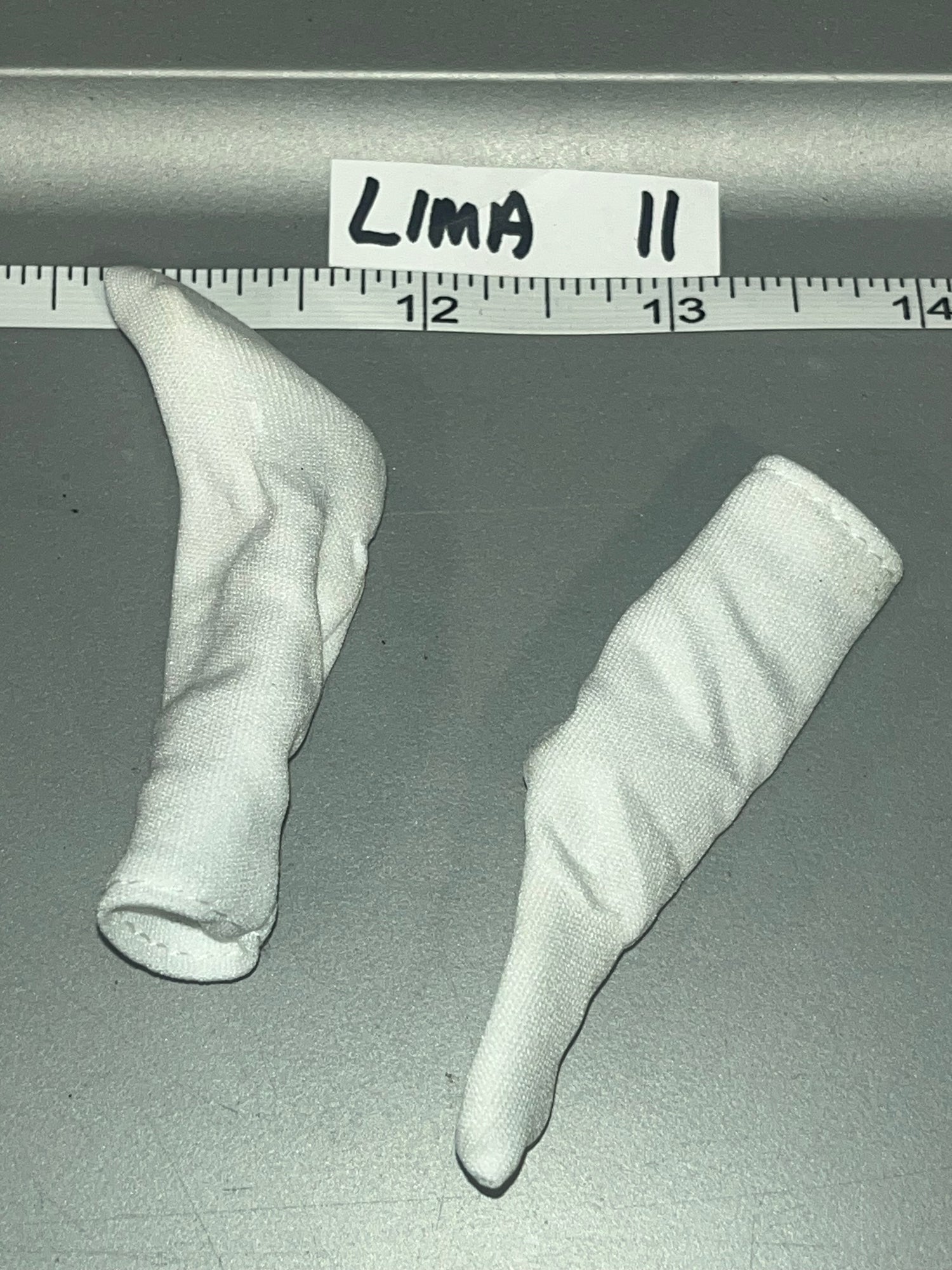 1/6 Scale Modern Era Civilian White Socks - Sideshow Toys Zombie