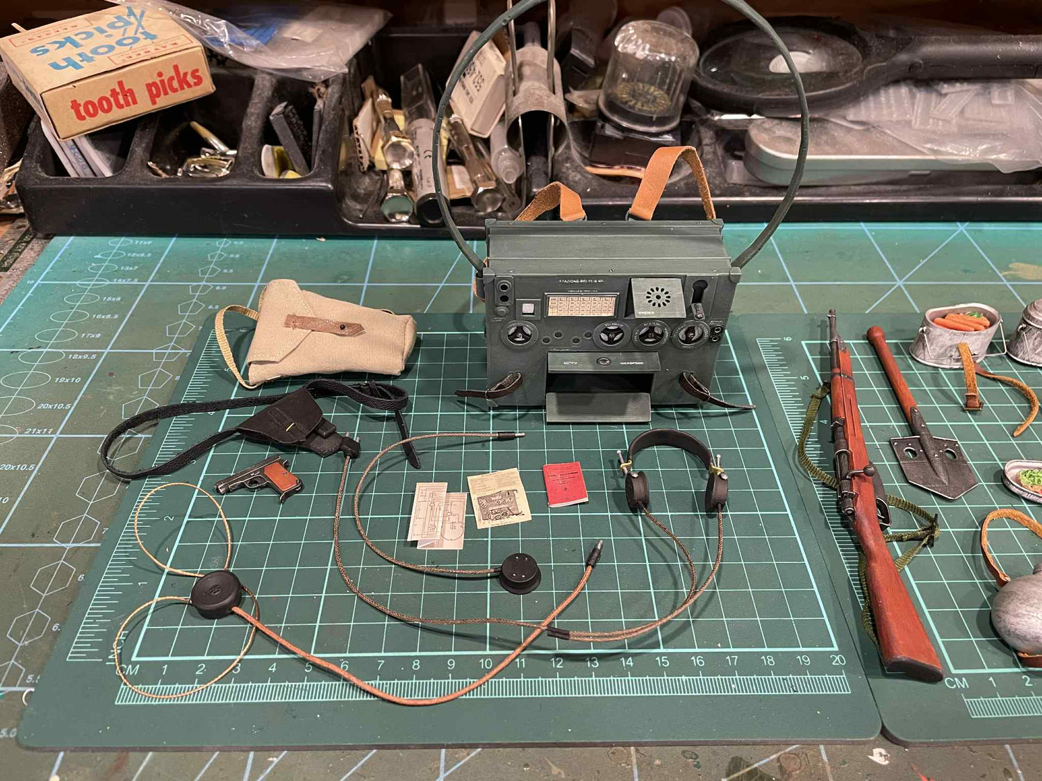 1/6 Scale WWII Italian Radio Stazione RF1 mad. 1936 - Model Kit - Juan’s One Sixth Exlcusives / Crusader Collectibes