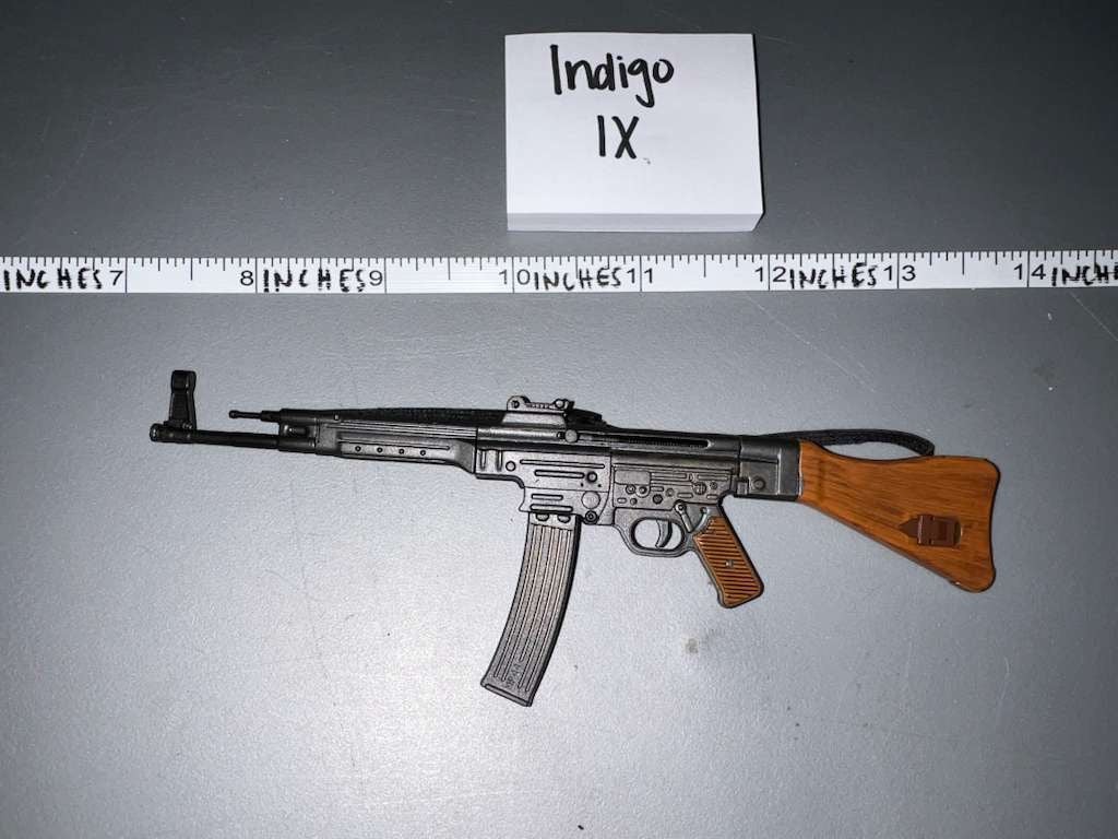 1:6 Scale WWII German MP-44