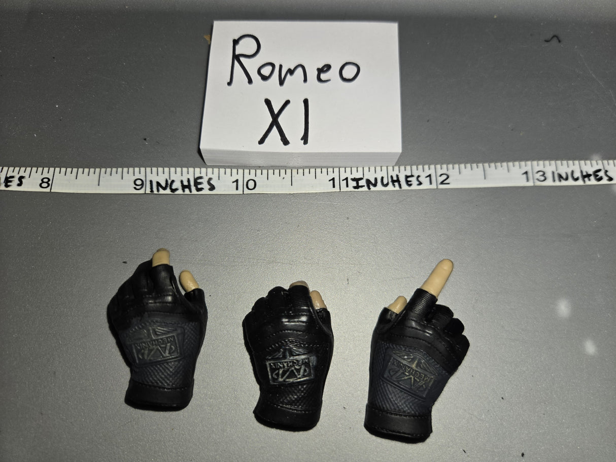 1:6 Scale Modern Gloved Hands