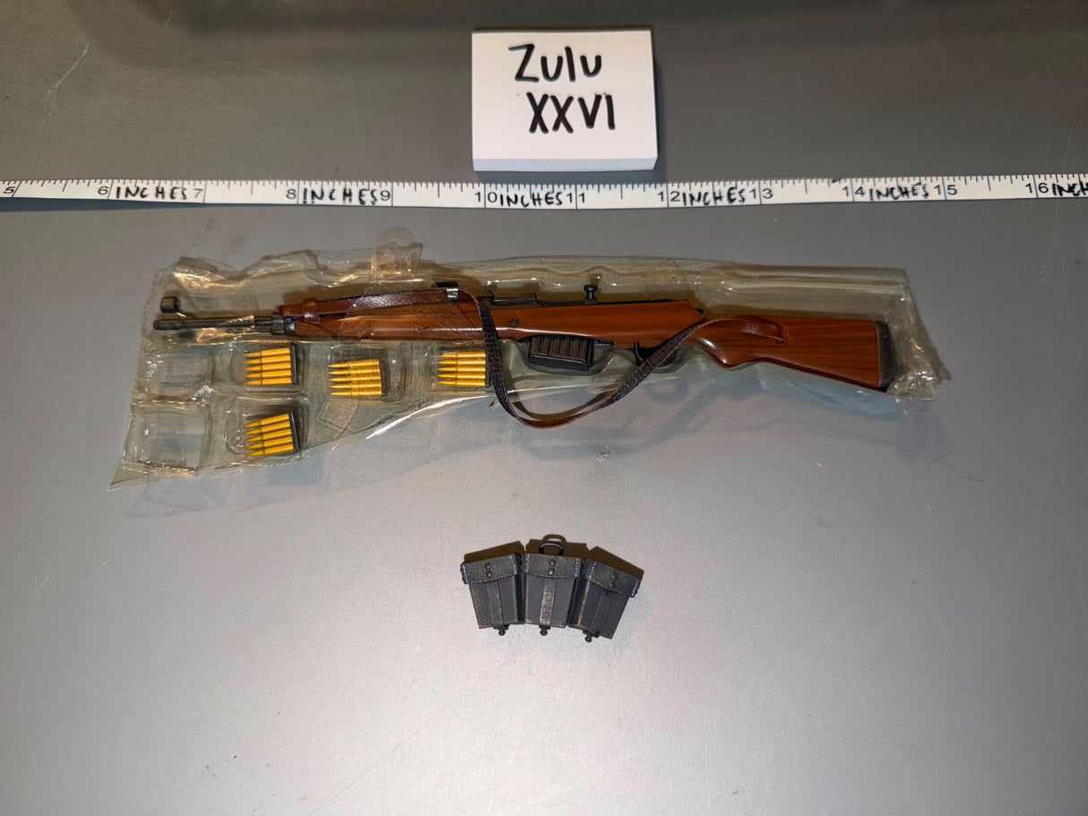 1/6 Scale WWII Soviet SVT-40 Semi-Automatic Rifle with Sling and Kar98k Triple Ammunition Pouches