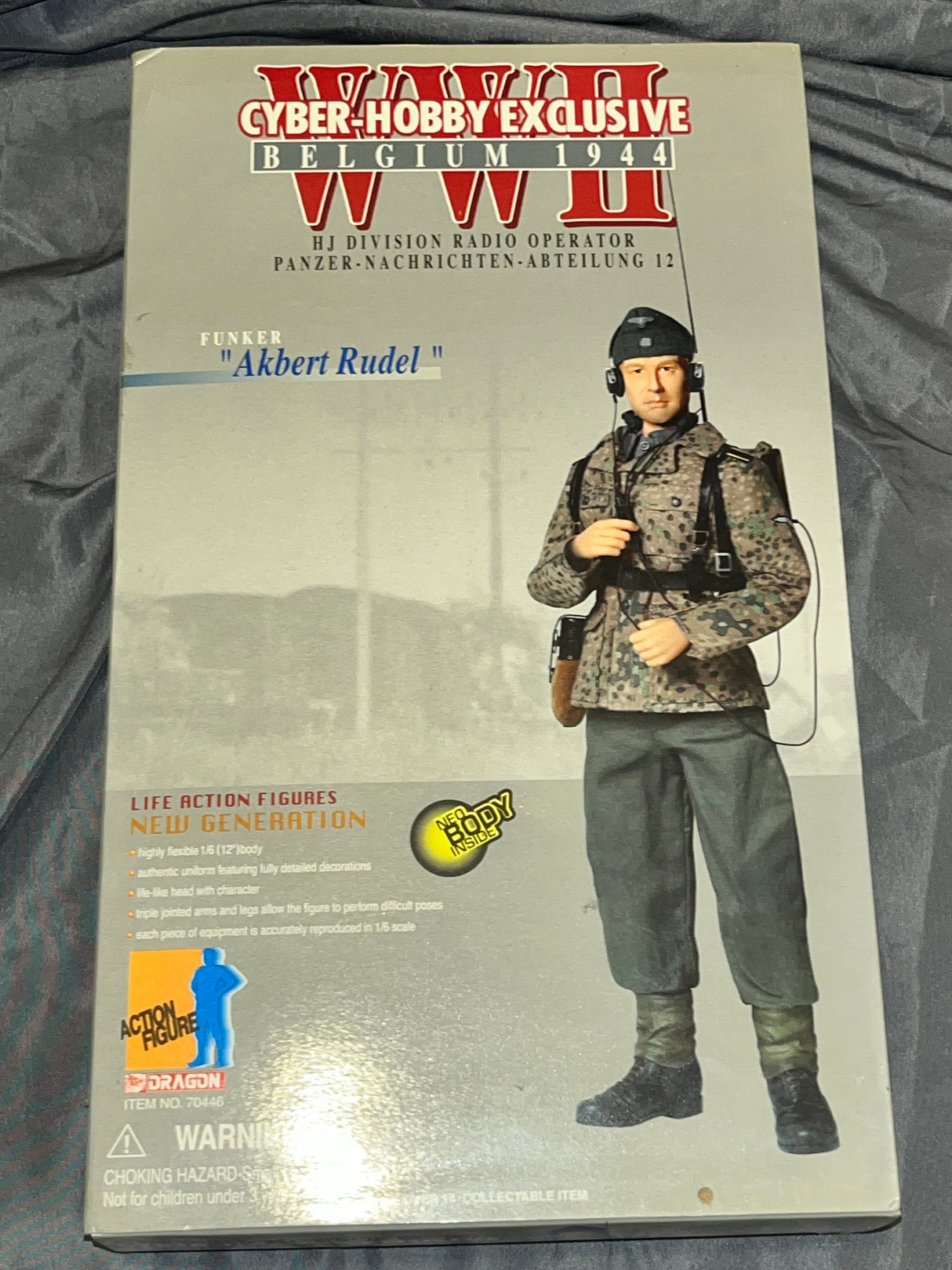 1/6 Scale WWII GERMAN HJ DIVISION RADIO OPERATOR
PANZER-NACHRICHTEN-ABTEILUNG 12 - Albert Rudel - NIB Dragon Cyber Hobby