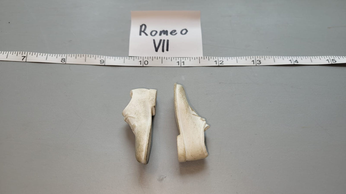 1/6 Scale Modern Era Civilian Doctor Shoes - Sideshow Toys Zombie