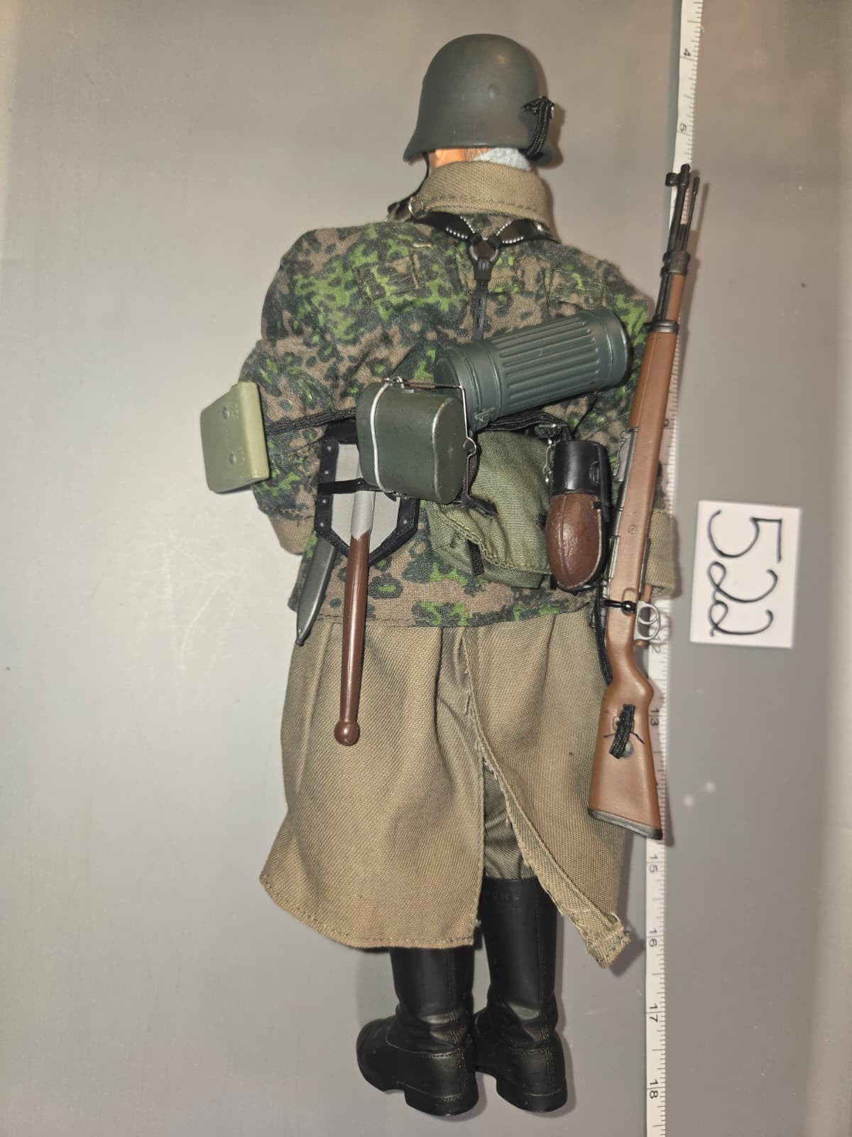 1:6 Scale WWII German Waffen Battle of Bulge Dressed Figure - Dragon