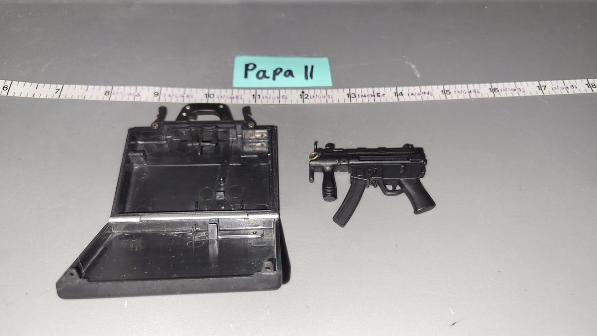 1/6 Scale Modern Era MP5 Submachine Gun and Briefcase