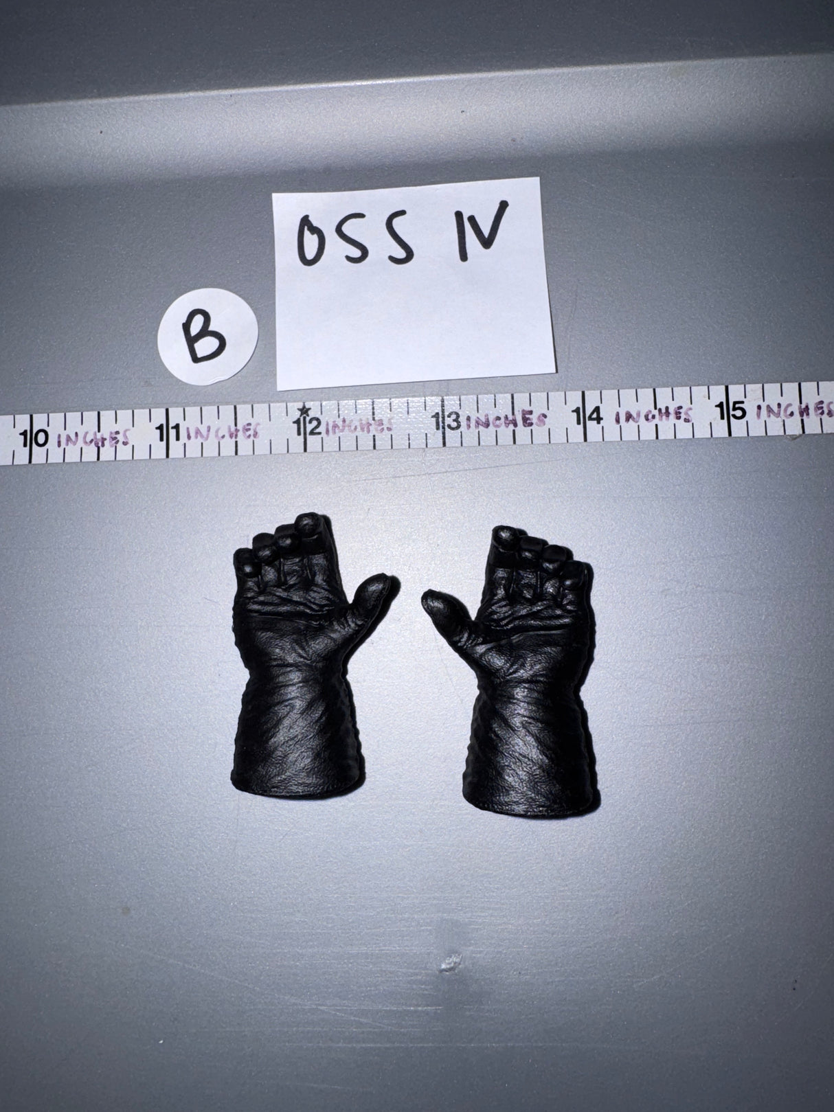 1/6 Scale Gloved Hands - Science Fiction Ghostbusters Ghost Hunting Squad - Present Toys