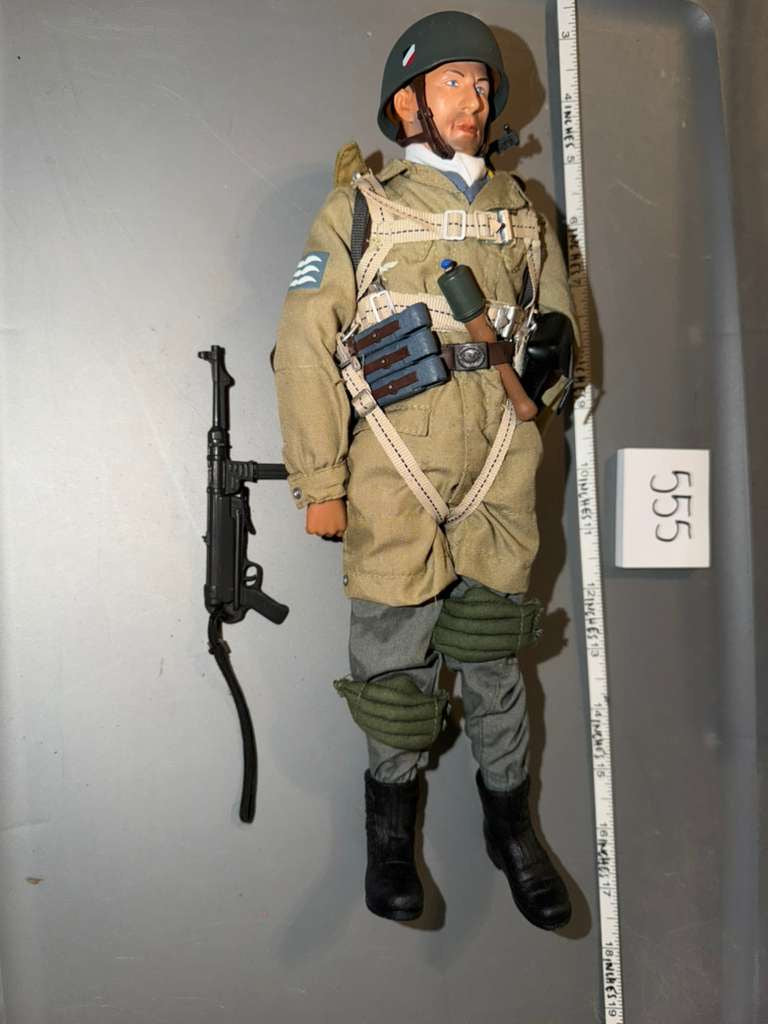 1:6 Scale WWII German Fallschirmjager Paratrooper Dressed Figure - Dragon