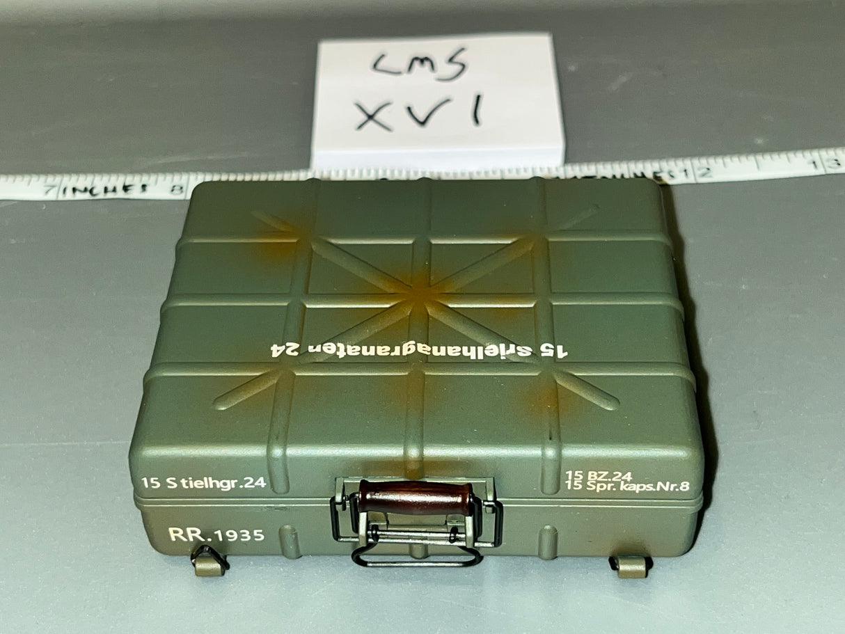 1/6 Scale WWII German Grenade Case - UJINDOU Kharkov Panzergrenadier