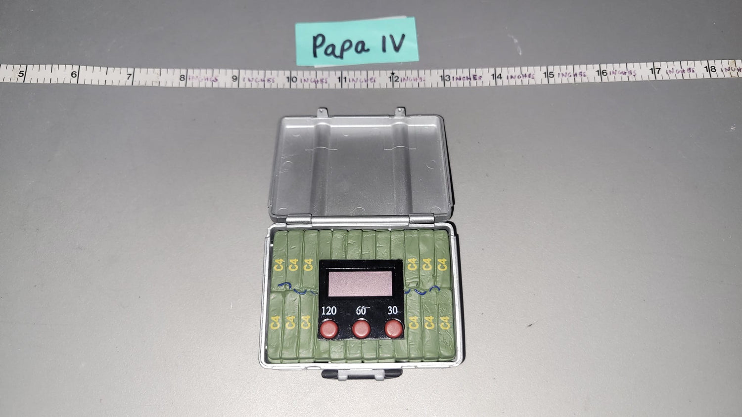 1/6 Scale Modern Era Hardside Case / Suitcase - Diorama - Explosives