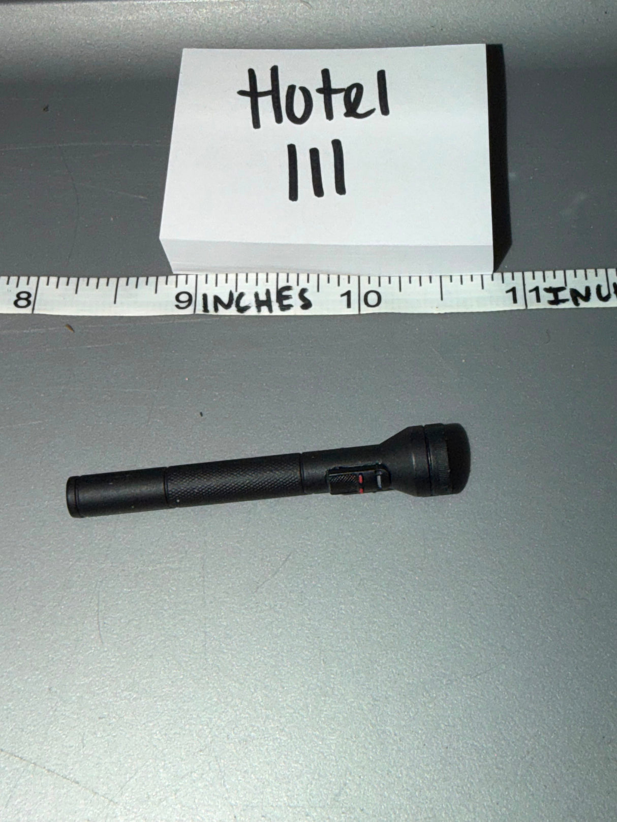 1/6 Scale Modern Police Flashlight
