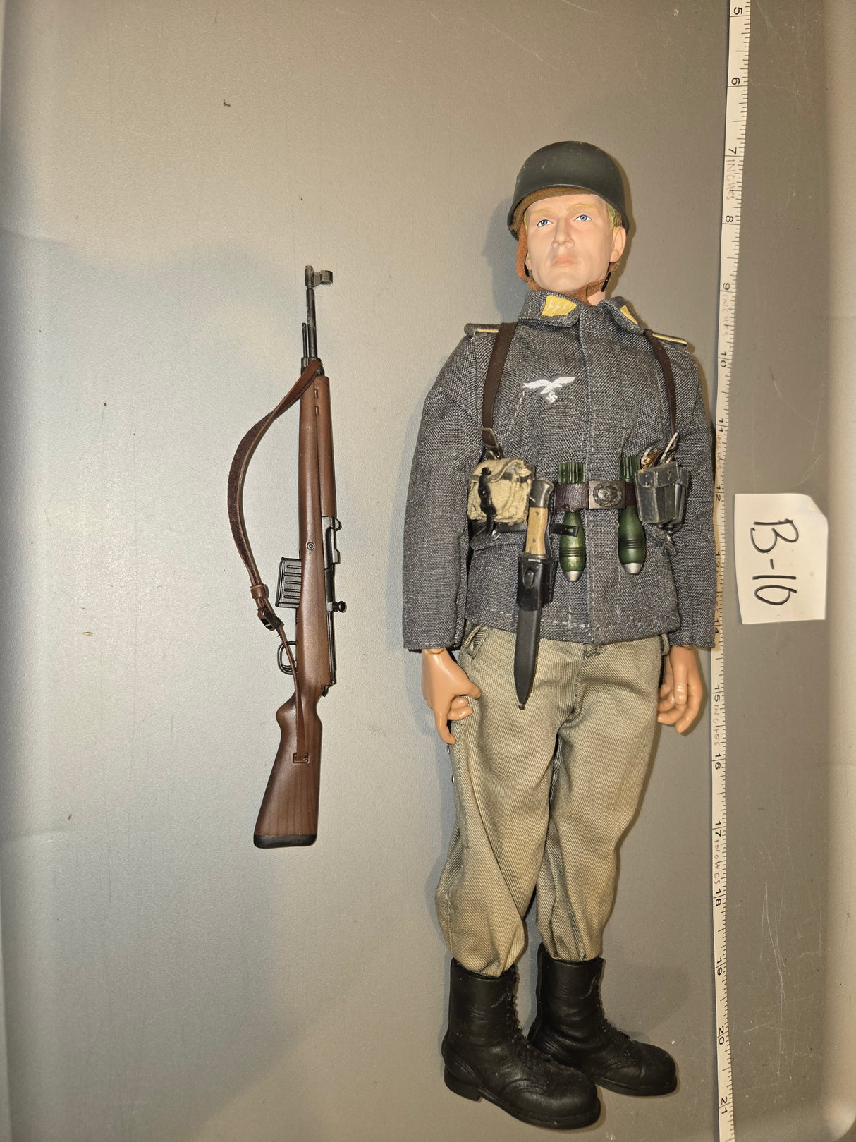 1:6 Scale WWII German Fallschirmjager Paratrooper Dressed Figure - Dragon