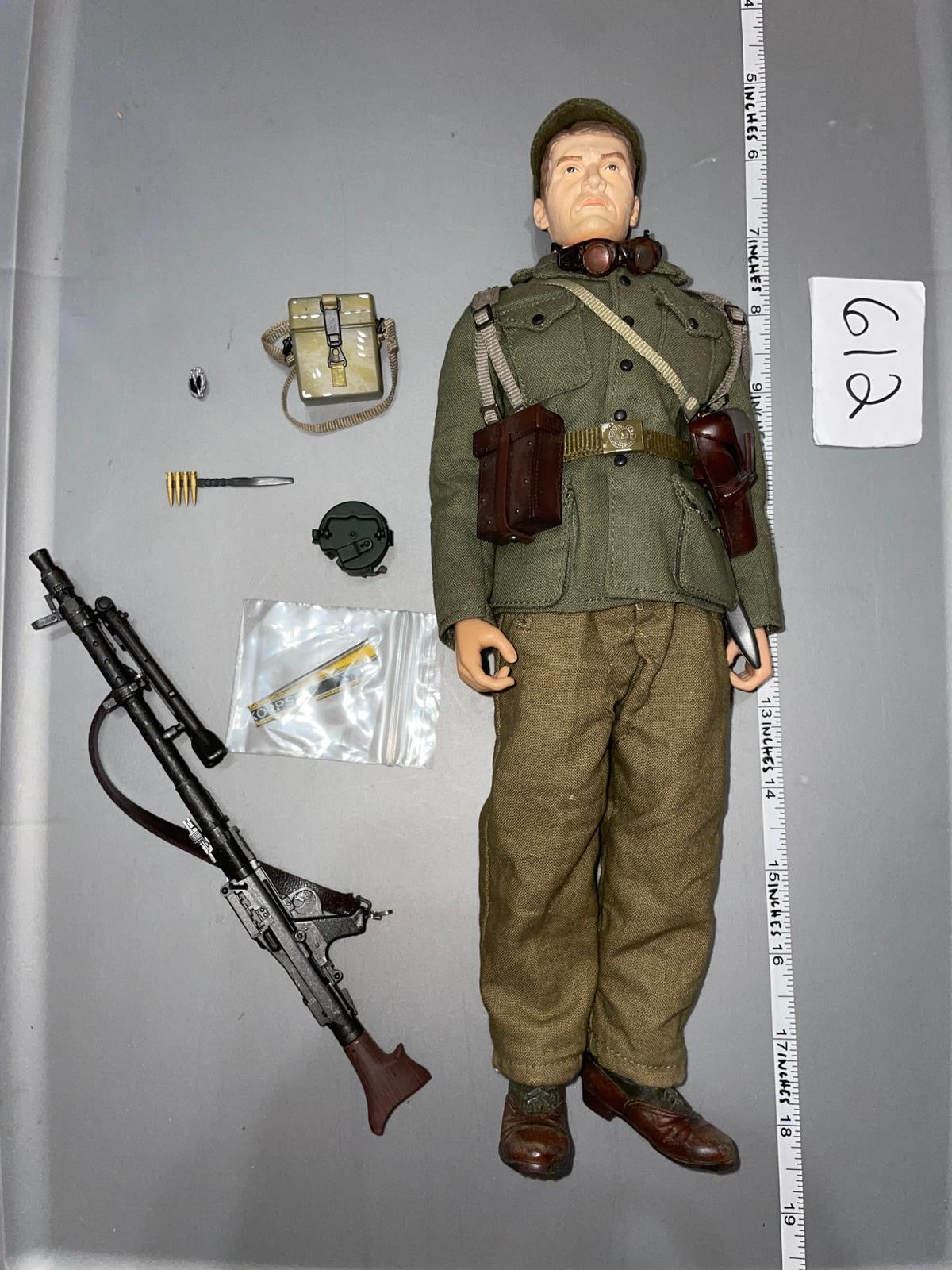 1:6 Scale WWII German Afrika Korps Machine Gunner Dressed Figure - Dragon